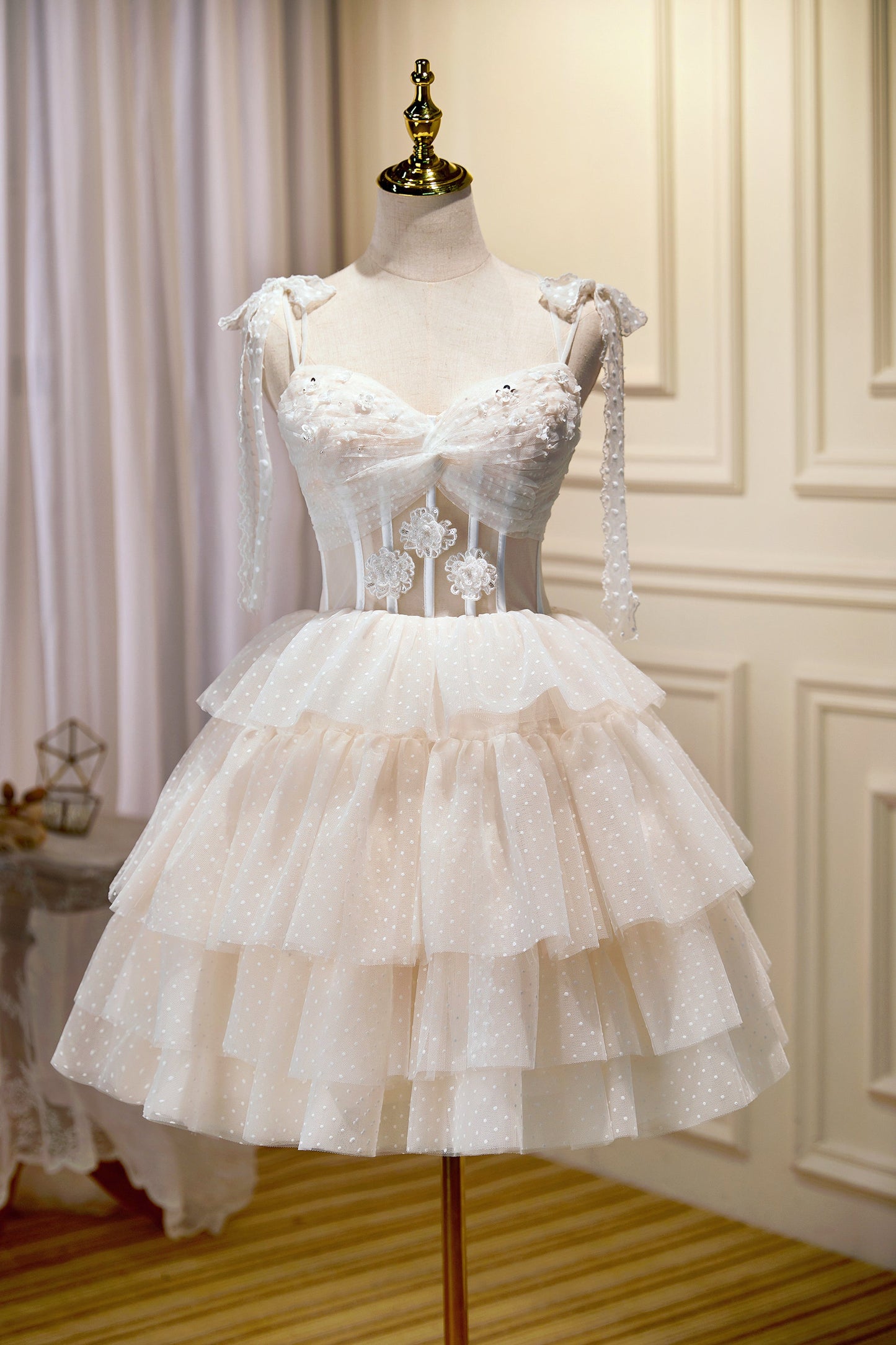 Pretty Ivory Spaghetti Straps Appliques Tulle Short Homecoming Dresses